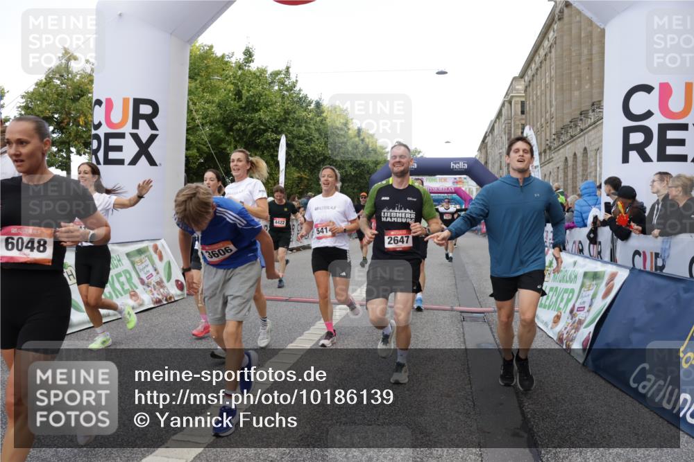 06.09.2026 - CURREX Alsterlauf Yannick Fuchs http://msf.ph/oto/10186139 06.09.2026 09:56:45 Ziel 2338, 2647, 2648, 2927, 3123, 3365, 3606, 3638, 4088, 4278, 4422, 5011, 5026, 5312, 5313, 5411, 5412, 5413, 5414, 5543, 5848, 5973, 6048, 6159, 6164, 8080, 8132 meine-sportfotos.de