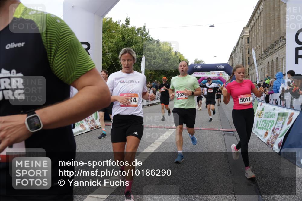 06.09.2026 - CURREX Alsterlauf Yannick Fuchs http://msf.ph/oto/10186290 06.09.2026 09:56:46 Ziel 2338, 2647, 2648, 2927, 3123, 3365, 3606, 3638, 4278, 4422, 5011, 5026, 5312, 5313, 5411, 5412, 5413, 5414, 5543, 5848, 5973, 6048, 6159, 6164, 8080, 8132 meine-sportfotos.de
