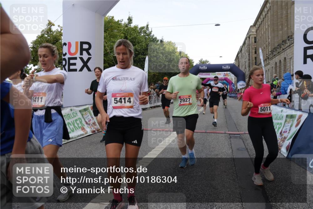 06.09.2026 - CURREX Alsterlauf Yannick Fuchs http://msf.ph/oto/10186304 06.09.2026 09:56:46 Ziel 2338, 2647, 2648, 2927, 3123, 3365, 3606, 3638, 4278, 4422, 5011, 5026, 5312, 5313, 5411, 5412, 5413, 5414, 5543, 5848, 5973, 6048, 6159, 6164, 8080, 8132 meine-sportfotos.de