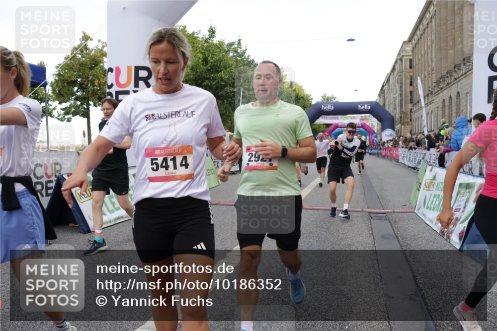 06.09.2026 - CURREX Alsterlauf Yannick Fuchs http://msf.ph/oto/10186352 06.09.2026 09:56:47 Ziel 2236, 2338, 2647, 2648, 2927, 3123, 3365, 3606, 3638, 4278, 4422, 5011, 5026, 5312, 5313, 5411, 5412, 5413, 5414, 5543, 5848, 5973, 6048, 6159, 8080, 8132 meine-sportfotos.de