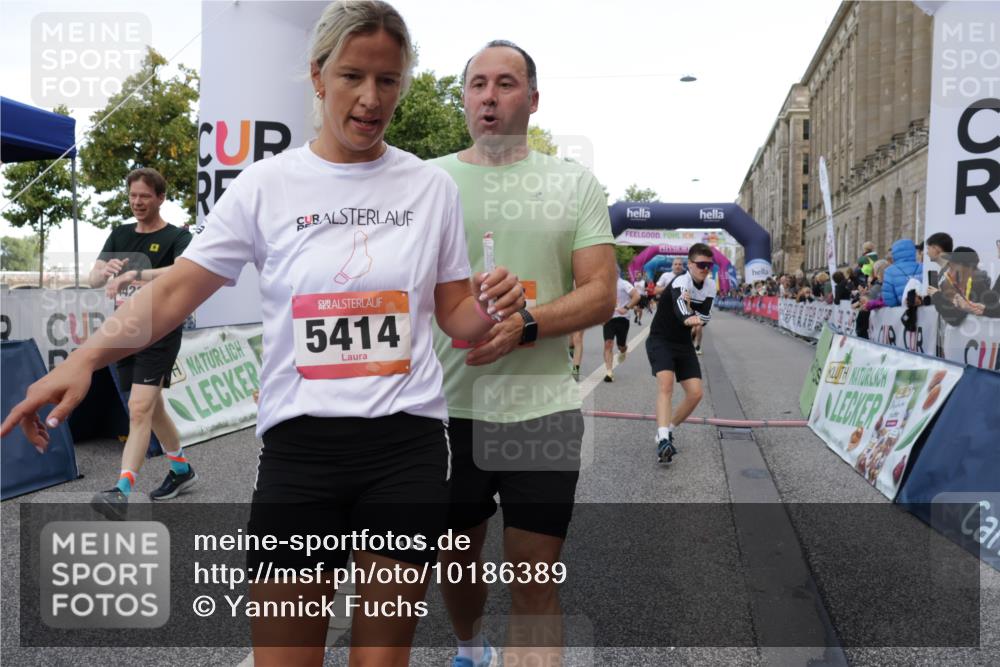 06.09.2026 - CURREX Alsterlauf Yannick Fuchs http://msf.ph/oto/10186389 06.09.2026 09:56:47 Ziel 2236, 2338, 2647, 2648, 2927, 3123, 3365, 3606, 3638, 4278, 4422, 5011, 5026, 5312, 5313, 5411, 5412, 5413, 5414, 5543, 5848, 5973, 6048, 6159, 8080, 8132 meine-sportfotos.de