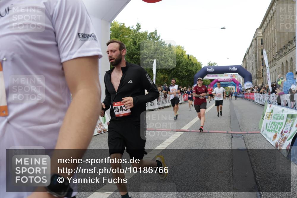 06.09.2026 - CURREX Alsterlauf Yannick Fuchs http://msf.ph/oto/10186766 06.09.2026 09:56:51 Ziel 2236, 2647, 2648, 2927, 3123, 3638, 3689, 4126, 4422, 4717, 5011, 5312, 5313, 5411, 5412, 5413, 5414, 5543, 5719, 5973, 6048, 6159 meine-sportfotos.de