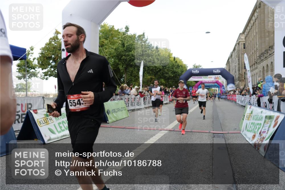 06.09.2026 - CURREX Alsterlauf Yannick Fuchs http://msf.ph/oto/10186788 06.09.2026 09:56:52 Ziel 2236, 2647, 2648, 2927, 3123, 3609, 3638, 3689, 4126, 4422, 4717, 5011, 5312, 5313, 5411, 5412, 5413, 5414, 5543, 5719, 5973, 6159 meine-sportfotos.de