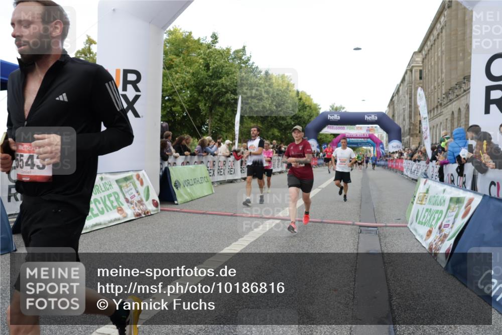 06.09.2026 - CURREX Alsterlauf Yannick Fuchs http://msf.ph/oto/10186816 06.09.2026 09:56:52 Ziel 2236, 2647, 2648, 2927, 3123, 3609, 3638, 3689, 4126, 4422, 4717, 5011, 5312, 5313, 5411, 5412, 5413, 5414, 5543, 5719, 5973, 6159 meine-sportfotos.de