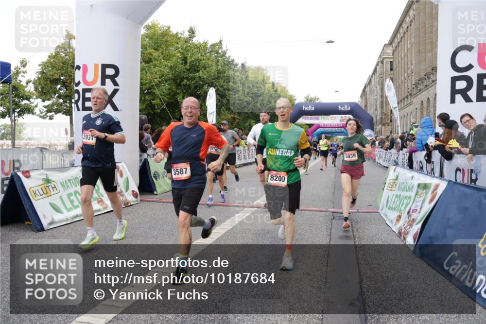 06.09.2026 - CURREX Alsterlauf Yannick Fuchs http://msf.ph/oto/10187684 06.09.2026 09:57:00 Ziel 2165, 2931, 3050, 3519, 3520, 3587, 3609, 3689, 3690, 3712, 3795, 4014, 4126, 4717, 4740, 5571, 5575, 5719, 5939, 6055, 6115, 8200 meine-sportfotos.de