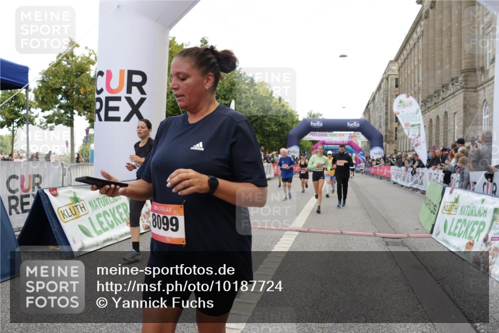 06.09.2026 - CURREX Alsterlauf Yannick Fuchs http://msf.ph/oto/10187724 06.09.2026 10:05:08 Ziel 2709, 2718, 3317, 3793, 4230, 4231, 4549, 4565, 4994, 5044, 5300, 5329, 5765, 6110, 6179, 6209, 6251, 6253, 8064, 8099, 8298 meine-sportfotos.de