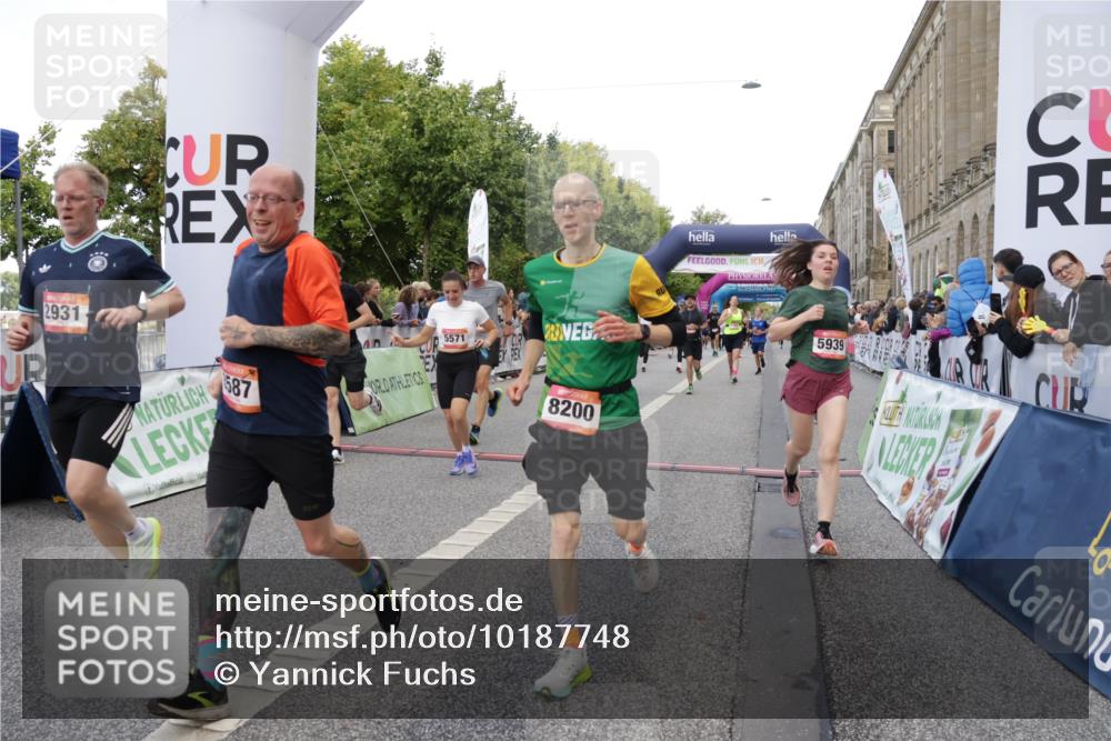 06.09.2026 - CURREX Alsterlauf Yannick Fuchs http://msf.ph/oto/10187748 06.09.2026 09:57:00 Ziel 2165, 2931, 3050, 3519, 3520, 3587, 3609, 3689, 3690, 3712, 3795, 4014, 4126, 4717, 4740, 5571, 5575, 5719, 5939, 6055, 6115, 8200 meine-sportfotos.de