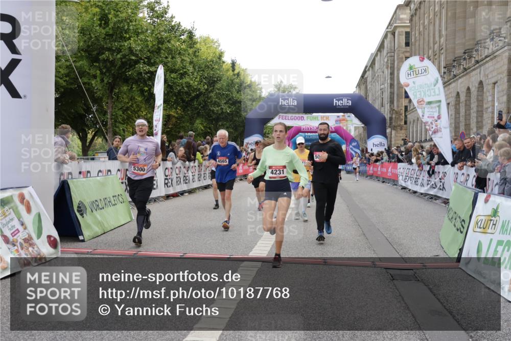 06.09.2026 - CURREX Alsterlauf Yannick Fuchs http://msf.ph/oto/10187768 06.09.2026 10:05:09 Ziel 2709, 2718, 3317, 3793, 4230, 4231, 4549, 4565, 4994, 5044, 5300, 5765, 6110, 6179, 6209, 6251, 6253, 8064, 8099, 8298 meine-sportfotos.de