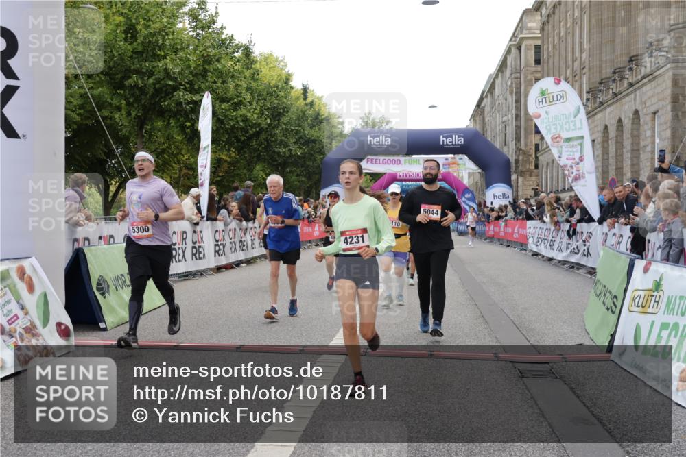 06.09.2026 - CURREX Alsterlauf Yannick Fuchs http://msf.ph/oto/10187811 06.09.2026 10:05:10 Ziel 2709, 2718, 3317, 3793, 4230, 4231, 4549, 4565, 4994, 5044, 5300, 5765, 6110, 6179, 6209, 6251, 6253, 8064, 8099 meine-sportfotos.de