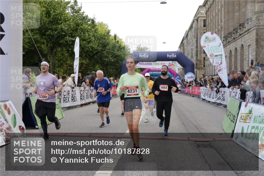 06.09.2026 - CURREX Alsterlauf Yannick Fuchs http://msf.ph/oto/10187828 06.09.2026 10:05:10 Ziel 2709, 2718, 3317, 3793, 4230, 4231, 4549, 4565, 4994, 5044, 5300, 5765, 6110, 6179, 6209, 6251, 6253, 8064, 8099 meine-sportfotos.de