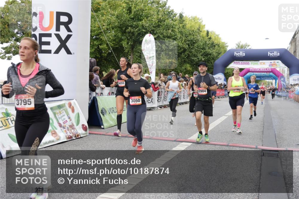 06.09.2026 - CURREX Alsterlauf Yannick Fuchs http://msf.ph/oto/10187874 06.09.2026 09:57:03 Ziel 2165, 2931, 2968, 3050, 3519, 3520, 3587, 3609, 3690, 3712, 3795, 4014, 4740, 5166, 5320, 5571, 5575, 5939, 6055, 6115, 8167, 8200 meine-sportfotos.de