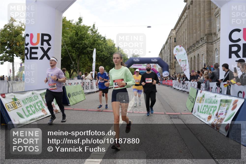 06.09.2026 - CURREX Alsterlauf Yannick Fuchs http://msf.ph/oto/10187880 06.09.2026 10:05:10 Ziel 2709, 2718, 3317, 3793, 4230, 4231, 4549, 4565, 4994, 5044, 5300, 5765, 6110, 6179, 6209, 6251, 6253, 8064, 8099 meine-sportfotos.de