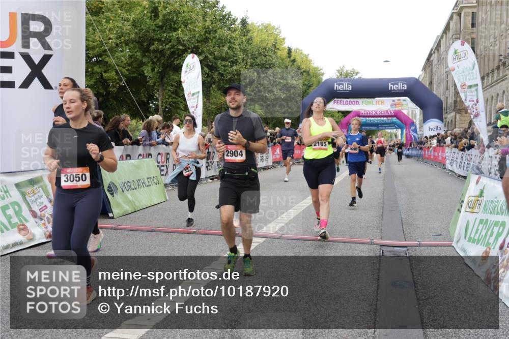06.09.2026 - CURREX Alsterlauf Yannick Fuchs http://msf.ph/oto/10187920 06.09.2026 09:57:04 Ziel 2165, 2931, 2968, 3050, 3519, 3520, 3587, 3609, 3690, 3694, 3712, 3795, 4014, 4740, 5166, 5320, 5571, 5575, 5939, 6055, 6115, 8167, 8200 meine-sportfotos.de