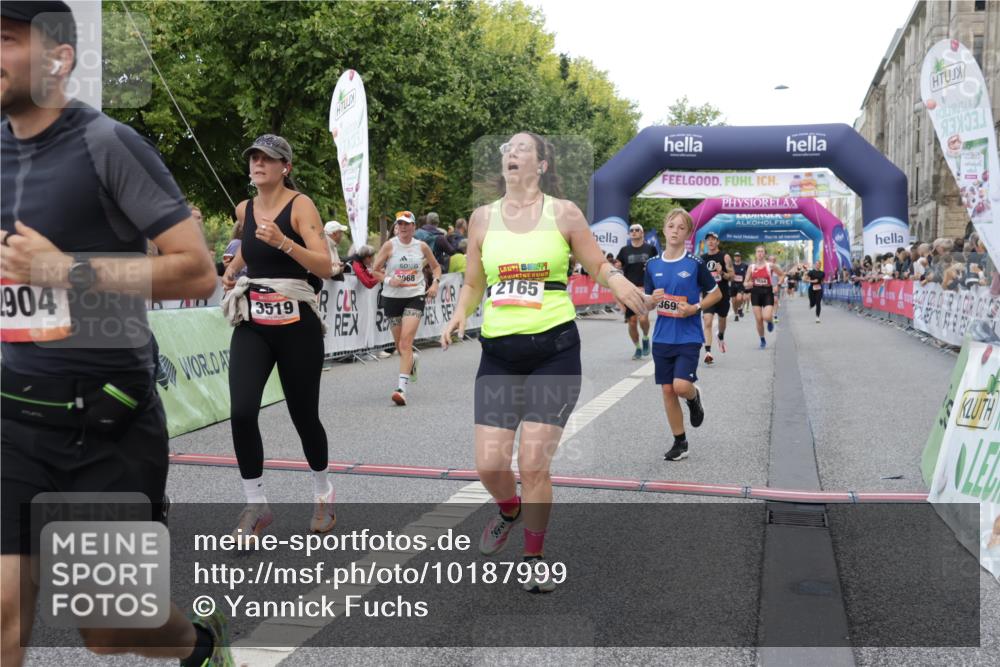 06.09.2026 - CURREX Alsterlauf Yannick Fuchs http://msf.ph/oto/10187999 06.09.2026 09:57:05 Ziel 2165, 2931, 2968, 3050, 3519, 3520, 3587, 3690, 3694, 3712, 3795, 4014, 4740, 5166, 5320, 5571, 5575, 5939, 6055, 6115, 8167, 8200 meine-sportfotos.de