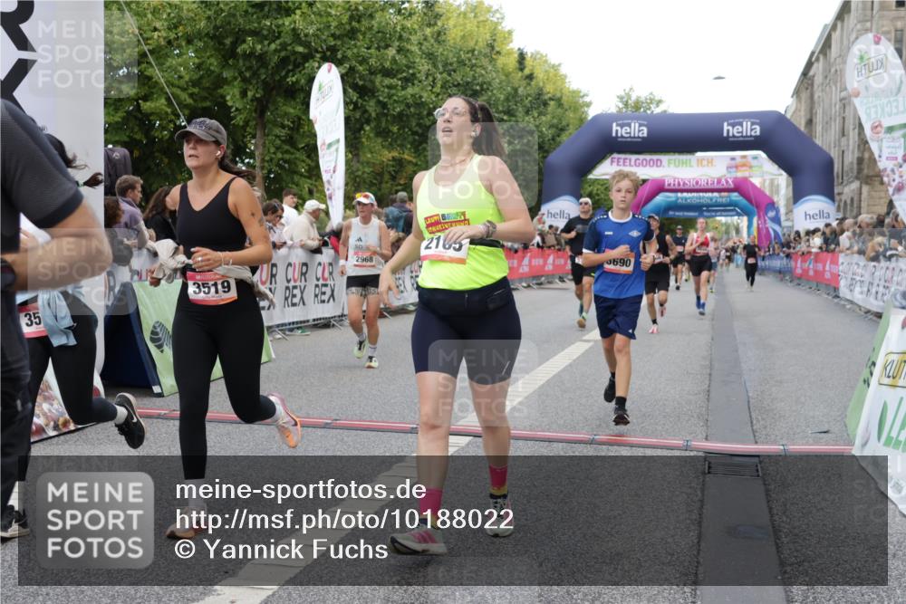 06.09.2026 - CURREX Alsterlauf Yannick Fuchs http://msf.ph/oto/10188022 06.09.2026 09:57:05 Ziel 2165, 2931, 2968, 3050, 3519, 3520, 3587, 3690, 3694, 3712, 3795, 4014, 4740, 5166, 5320, 5571, 5575, 5939, 6055, 6115, 8167, 8200 meine-sportfotos.de
