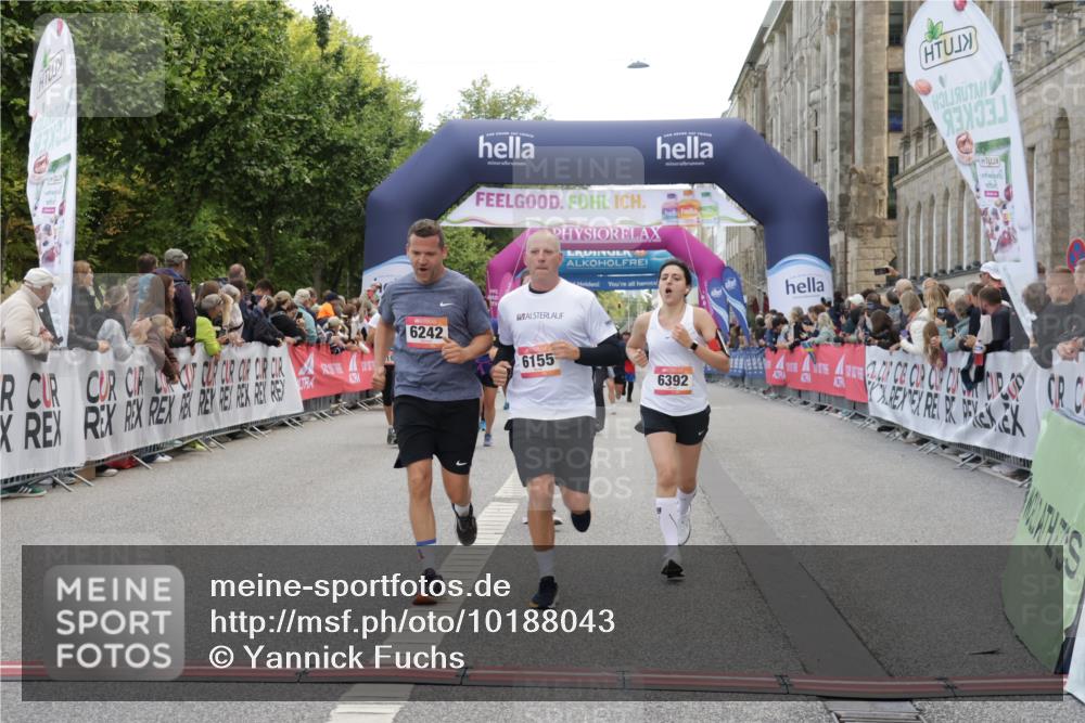 06.09.2026 - CURREX Alsterlauf Yannick Fuchs http://msf.ph/oto/10188043 06.09.2026 10:05:16 Ziel 2195, 2718, 4230, 4231, 4565, 4994, 5044, 5300, 6110, 6155, 6242, 6392, 8243 meine-sportfotos.de