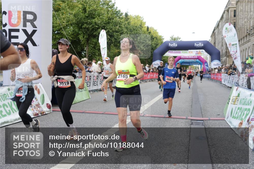 06.09.2026 - CURREX Alsterlauf Yannick Fuchs http://msf.ph/oto/10188044 06.09.2026 09:57:05 Ziel 2165, 2931, 2968, 3050, 3519, 3520, 3587, 3690, 3694, 3712, 3795, 4014, 4740, 5166, 5320, 5571, 5575, 5939, 6055, 6115, 8167, 8200 meine-sportfotos.de