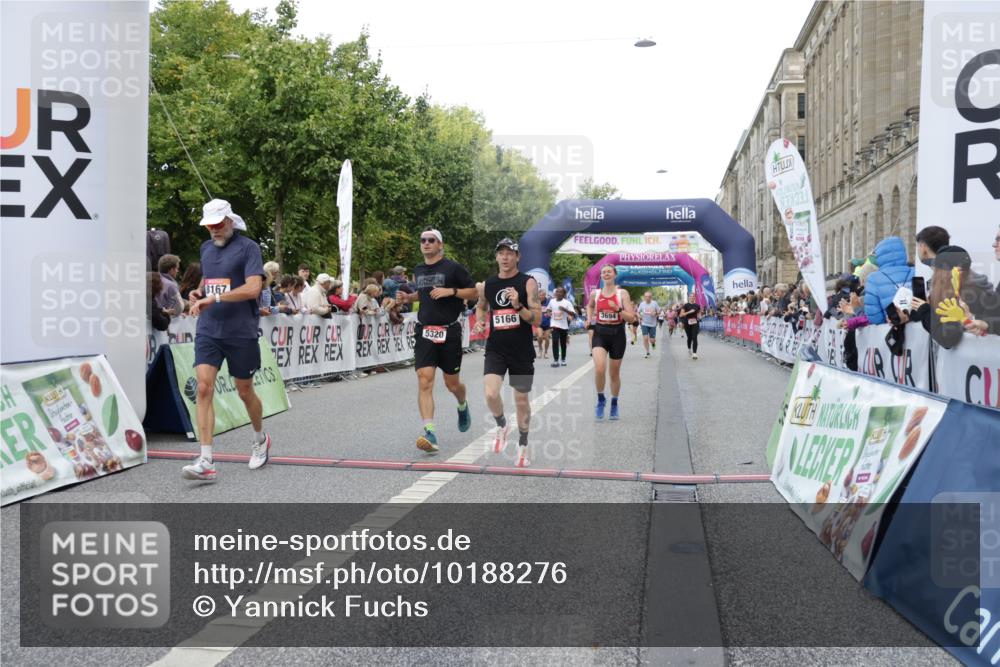 06.09.2026 - CURREX Alsterlauf Yannick Fuchs http://msf.ph/oto/10188276 06.09.2026 09:57:07 Ziel 2056, 2165, 2968, 3050, 3519, 3520, 3690, 3694, 3712, 3795, 4014, 4740, 4870, 5166, 5320, 5565, 5571, 5575, 5939, 6055, 6115, 8107, 8167 meine-sportfotos.de