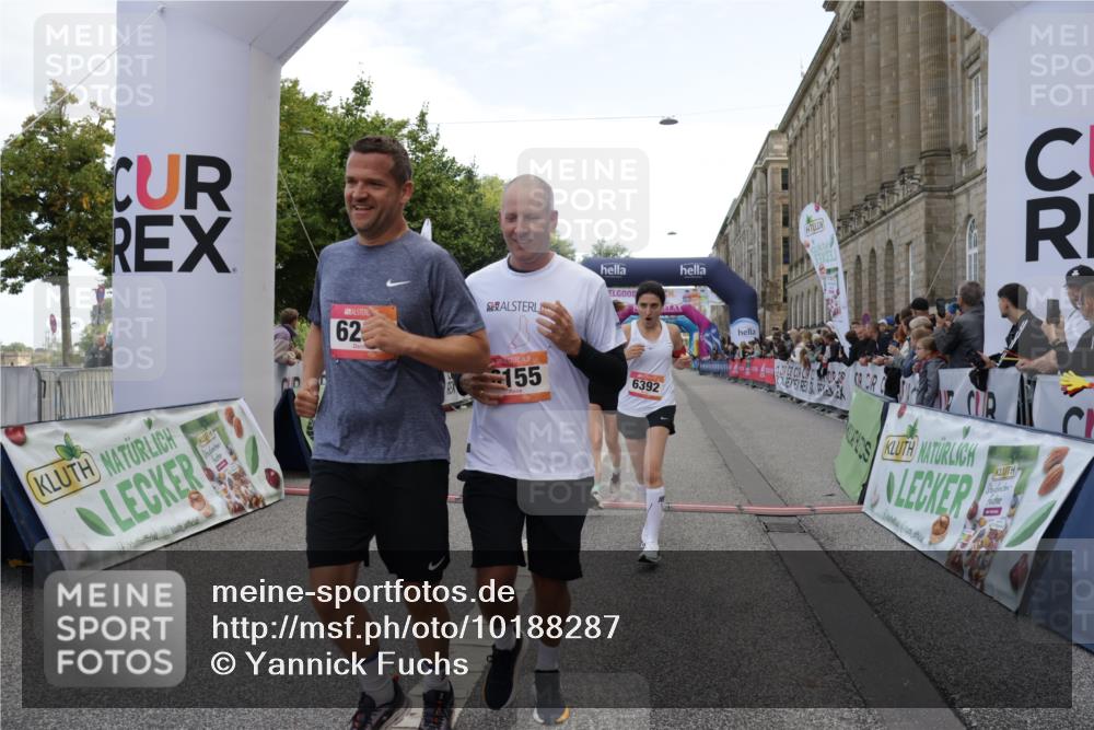 06.09.2026 - CURREX Alsterlauf Yannick Fuchs http://msf.ph/oto/10188287 06.09.2026 10:05:18 Ziel 1239, 2195, 2718, 3011, 3336, 3737, 3838, 4230, 4565, 4769, 4994, 5044, 6110, 6155, 6242, 6392, 8243 meine-sportfotos.de