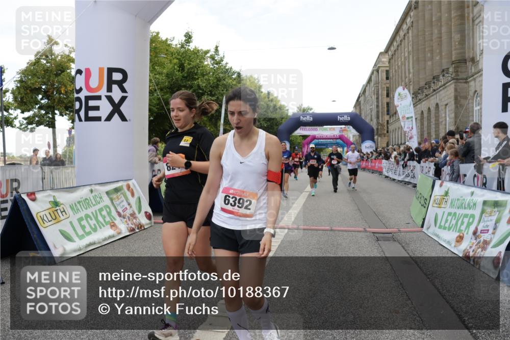 06.09.2026 - CURREX Alsterlauf Yannick Fuchs http://msf.ph/oto/10188367 06.09.2026 10:05:20 Ziel 1239, 2195, 2718, 3011, 3336, 3737, 3838, 4151, 4642, 4769, 6155, 6242, 6392, 8243 meine-sportfotos.de