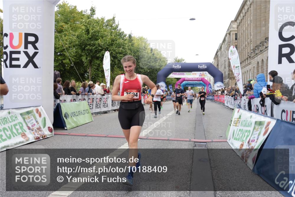 06.09.2026 - CURREX Alsterlauf Yannick Fuchs http://msf.ph/oto/10188409 06.09.2026 09:57:09 Ziel 2056, 2165, 2557, 2968, 3050, 3349, 3505, 3519, 3520, 3622, 3690, 3694, 3795, 4014, 4740, 4870, 5166, 5320, 5565, 6055, 6071, 6394, 8107, 8167 meine-sportfotos.de