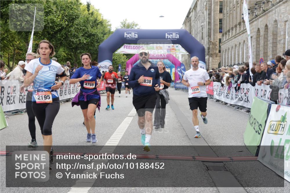 06.09.2026 - CURREX Alsterlauf Yannick Fuchs http://msf.ph/oto/10188452 06.09.2026 10:05:21 Ziel 1239, 2195, 3011, 3336, 3737, 3838, 4151, 4642, 4769, 6155, 6242, 6392, 8243 meine-sportfotos.de