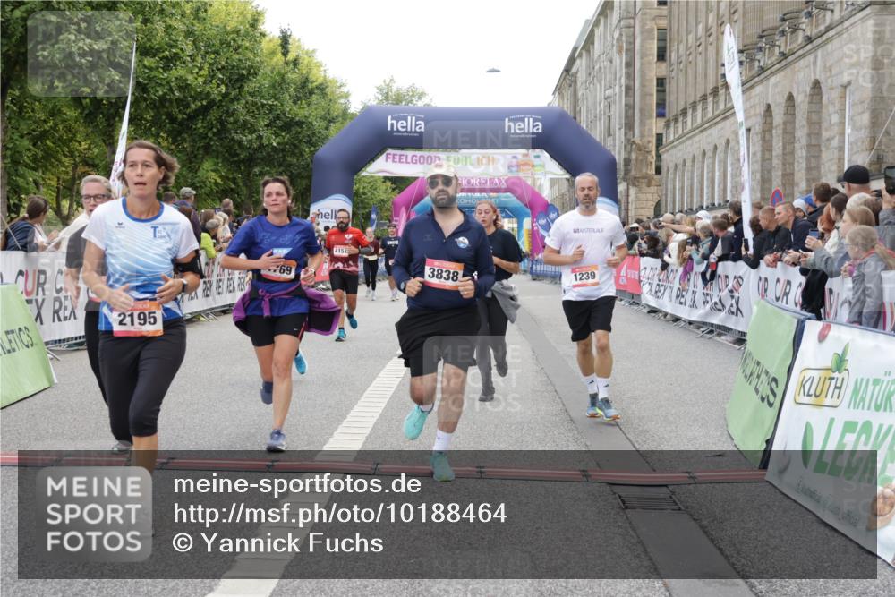 06.09.2026 - CURREX Alsterlauf Yannick Fuchs http://msf.ph/oto/10188464 06.09.2026 10:05:21 Ziel 1239, 2195, 3011, 3336, 3737, 3838, 4151, 4642, 4769, 6155, 6242, 6392, 8243 meine-sportfotos.de
