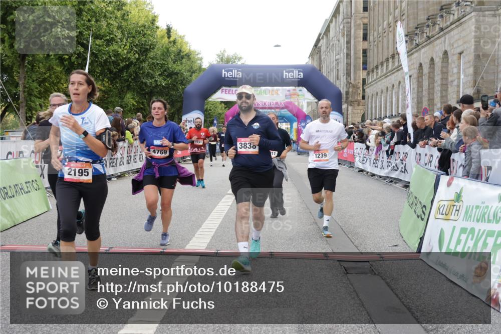 06.09.2026 - CURREX Alsterlauf Yannick Fuchs http://msf.ph/oto/10188475 06.09.2026 10:05:21 Ziel 1239, 2195, 3011, 3336, 3737, 3838, 4151, 4642, 4769, 6155, 6242, 6392, 8243 meine-sportfotos.de
