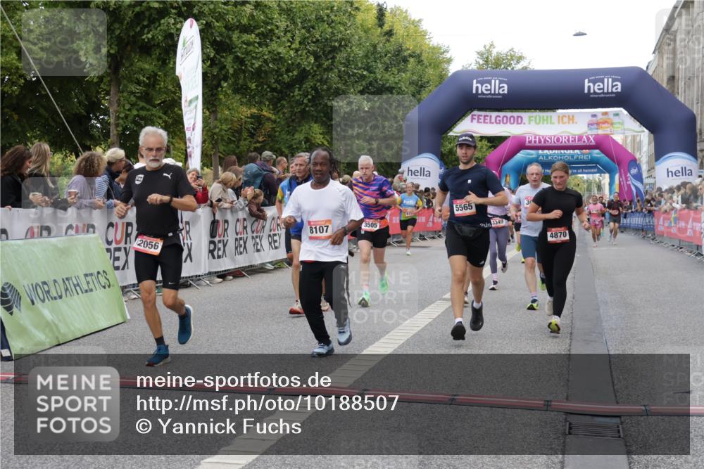 06.09.2026 - CURREX Alsterlauf Yannick Fuchs http://msf.ph/oto/10188507 06.09.2026 09:57:11 Ziel 2056, 2165, 2311, 2557, 2968, 3349, 3505, 3519, 3520, 3622, 3690, 3694, 4870, 5166, 5320, 5565, 6071, 6394, 8107, 8167 meine-sportfotos.de
