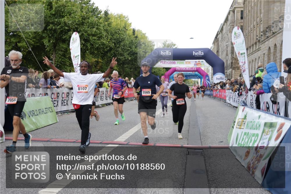06.09.2026 - CURREX Alsterlauf Yannick Fuchs http://msf.ph/oto/10188560 06.09.2026 09:57:12 Ziel 2056, 2311, 2557, 2968, 3349, 3505, 3622, 3690, 3694, 4870, 5166, 5320, 5565, 6071, 6394, 6396, 8107, 8167 meine-sportfotos.de