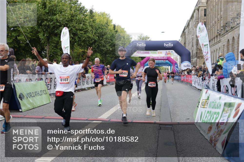 06.09.2026 - CURREX Alsterlauf Yannick Fuchs http://msf.ph/oto/10188582 06.09.2026 09:57:12 Ziel 2056, 2311, 2557, 2968, 3349, 3505, 3622, 3690, 3694, 4870, 5166, 5320, 5565, 6071, 6394, 6396, 8107, 8167 meine-sportfotos.de