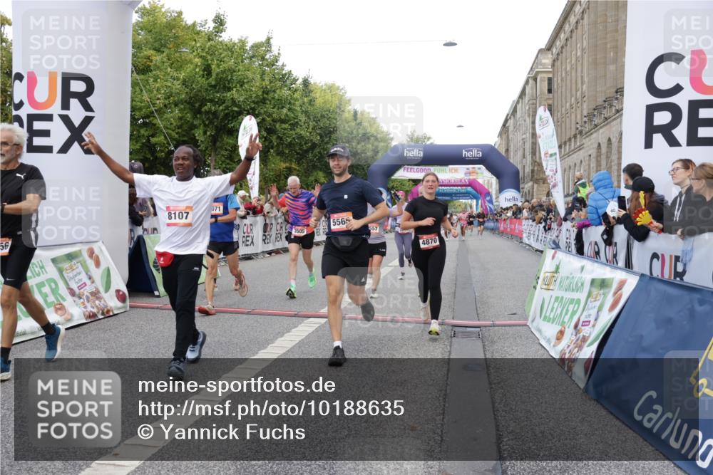 06.09.2026 - CURREX Alsterlauf Yannick Fuchs http://msf.ph/oto/10188635 06.09.2026 09:57:12 Ziel 2056, 2311, 2557, 2968, 3349, 3505, 3622, 3690, 3694, 4870, 5166, 5320, 5565, 6071, 6394, 6396, 8107, 8167 meine-sportfotos.de