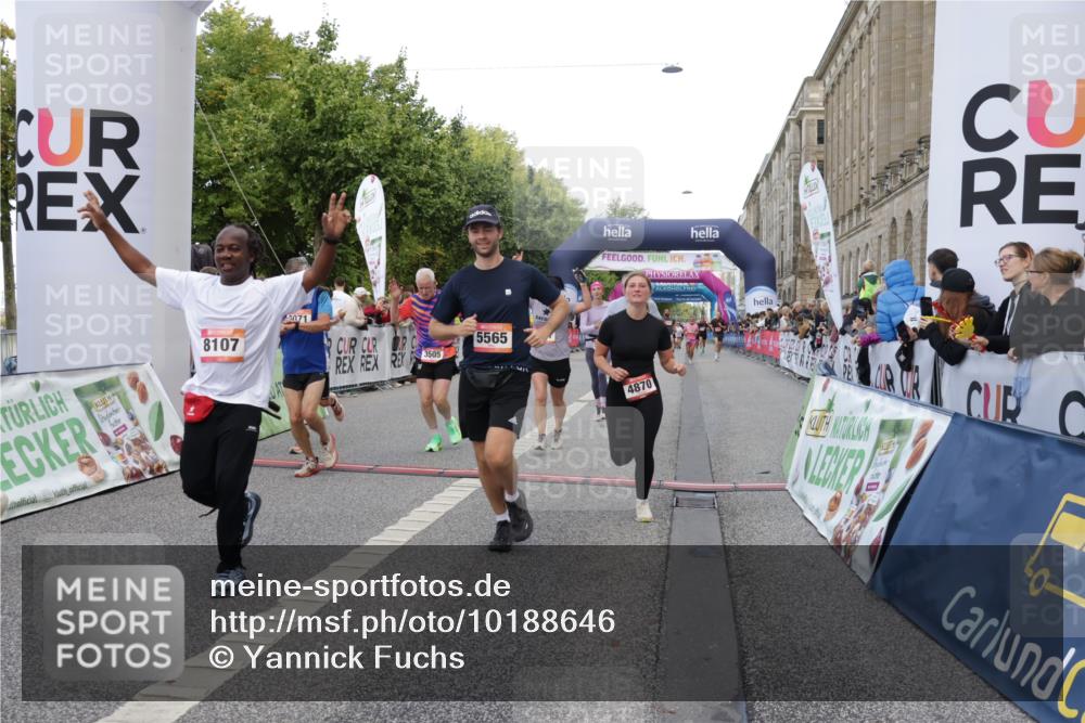 06.09.2026 - CURREX Alsterlauf Yannick Fuchs http://msf.ph/oto/10188646 06.09.2026 09:57:12 Ziel 2056, 2311, 2557, 2968, 3349, 3505, 3622, 3690, 3694, 4870, 5166, 5320, 5565, 6071, 6394, 6396, 8107, 8167 meine-sportfotos.de