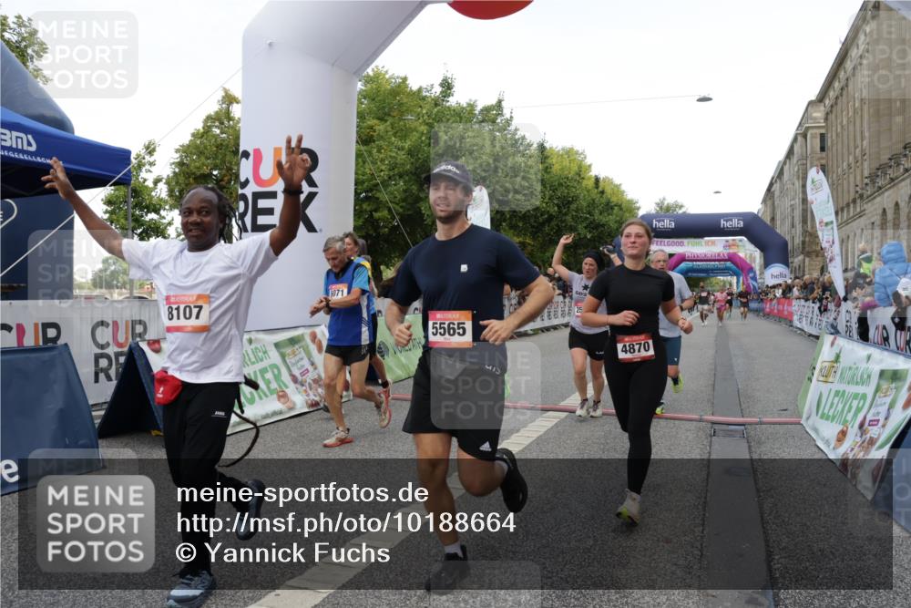 06.09.2026 - CURREX Alsterlauf Yannick Fuchs http://msf.ph/oto/10188664 06.09.2026 09:57:13 Ziel 2056, 2311, 2557, 2968, 3349, 3505, 3622, 3694, 4870, 5166, 5320, 5565, 6071, 6394, 6396, 8107, 8167 meine-sportfotos.de