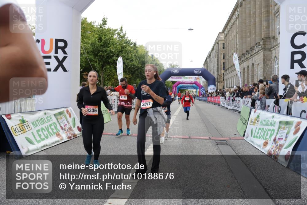 06.09.2026 - CURREX Alsterlauf Yannick Fuchs http://msf.ph/oto/10188676 06.09.2026 10:05:24 Ziel 1239, 2195, 3011, 3336, 3527, 3528, 3737, 3838, 3890, 4151, 4642, 4769, 6155, 6242, 6392, 8243 meine-sportfotos.de