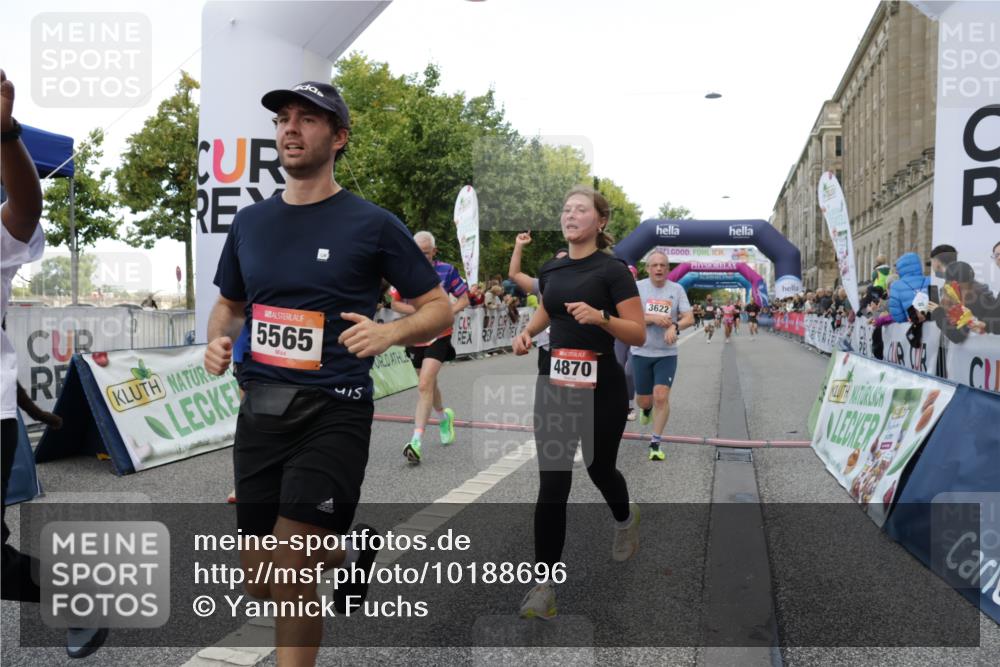 06.09.2026 - CURREX Alsterlauf Yannick Fuchs http://msf.ph/oto/10188696 06.09.2026 09:57:13 Ziel 2056, 2311, 2557, 2968, 3349, 3505, 3622, 3694, 4870, 5166, 5320, 5565, 6071, 6394, 6396, 8107, 8167 meine-sportfotos.de