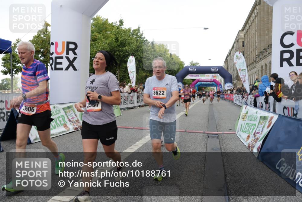 06.09.2026 - CURREX Alsterlauf Yannick Fuchs http://msf.ph/oto/10188761 06.09.2026 09:57:14 Ziel 2056, 2311, 2557, 3349, 3505, 3622, 3673, 3694, 4870, 5166, 5320, 5565, 6071, 6394, 6396, 8093, 8107, 8167 meine-sportfotos.de