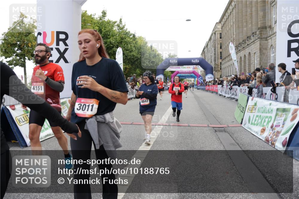 06.09.2026 - CURREX Alsterlauf Yannick Fuchs http://msf.ph/oto/10188765 06.09.2026 10:05:26 Ziel 1239, 2195, 2310, 3011, 3315, 3336, 3527, 3528, 3737, 3838, 3890, 4151, 4642, 4769 meine-sportfotos.de
