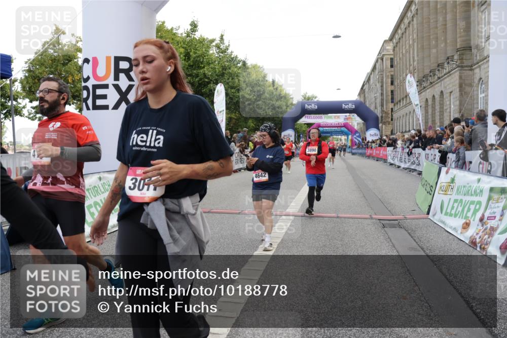 06.09.2026 - CURREX Alsterlauf Yannick Fuchs http://msf.ph/oto/10188778 06.09.2026 10:05:26 Ziel 1239, 2195, 2310, 3011, 3315, 3336, 3527, 3528, 3737, 3838, 3890, 4151, 4642, 4769 meine-sportfotos.de