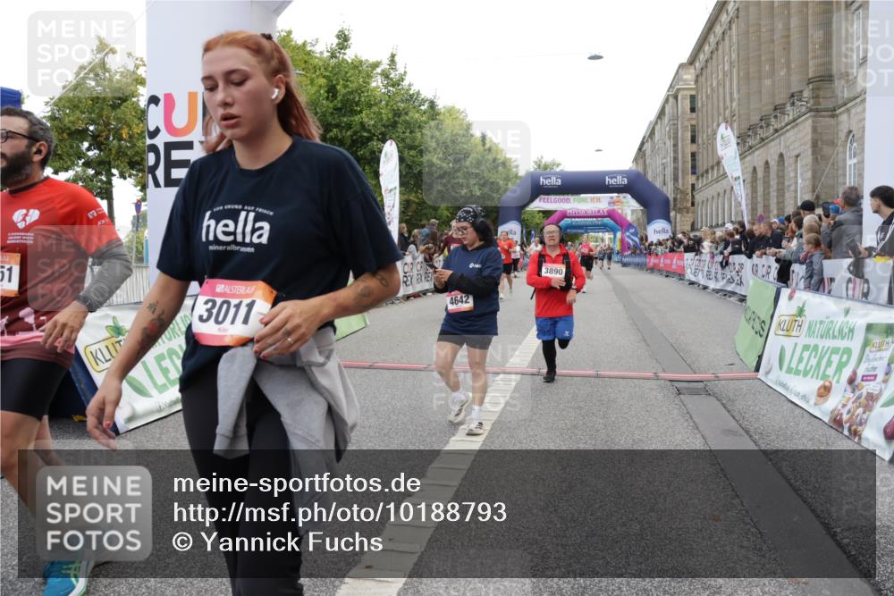 06.09.2026 - CURREX Alsterlauf Yannick Fuchs http://msf.ph/oto/10188793 06.09.2026 10:05:26 Ziel 1239, 2195, 2310, 3011, 3315, 3336, 3527, 3528, 3737, 3838, 3890, 4151, 4642, 4769 meine-sportfotos.de