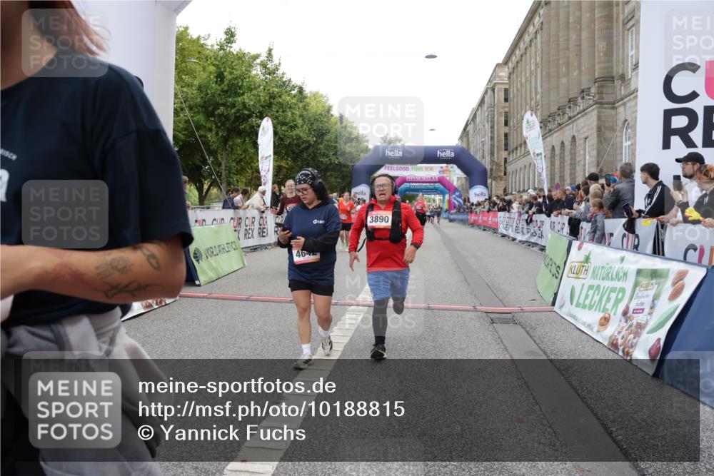 06.09.2026 - CURREX Alsterlauf Yannick Fuchs http://msf.ph/oto/10188815 06.09.2026 10:05:27 Ziel 1239, 2195, 2310, 3011, 3315, 3336, 3527, 3528, 3737, 3838, 3890, 4151, 4642, 4769, 5349 meine-sportfotos.de