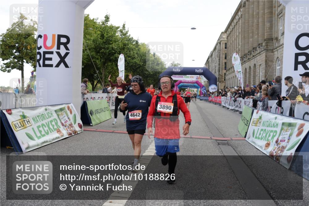 06.09.2026 - CURREX Alsterlauf Yannick Fuchs http://msf.ph/oto/10188826 06.09.2026 10:05:27 Ziel 1239, 2195, 2310, 3011, 3315, 3336, 3527, 3528, 3737, 3838, 3890, 4151, 4642, 4769, 5349 meine-sportfotos.de