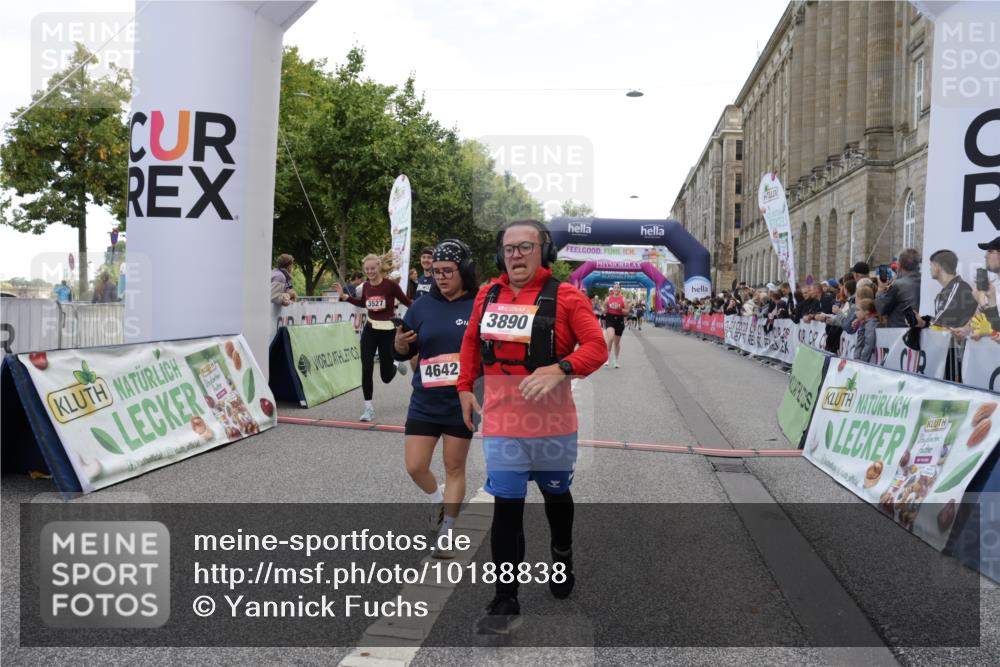 06.09.2026 - CURREX Alsterlauf Yannick Fuchs http://msf.ph/oto/10188838 06.09.2026 10:05:27 Ziel 1239, 2195, 2310, 3011, 3315, 3336, 3527, 3528, 3737, 3838, 3890, 4151, 4642, 4769, 5349 meine-sportfotos.de