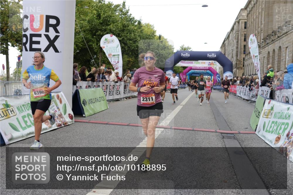 06.09.2026 - CURREX Alsterlauf Yannick Fuchs http://msf.ph/oto/10188895 06.09.2026 09:57:17 Ziel 2056, 2311, 2557, 2900, 3349, 3505, 3622, 3673, 3978, 4870, 5345, 5398, 5565, 6071, 6119, 6279, 6394, 6396, 8093, 8107, 8198 meine-sportfotos.de
