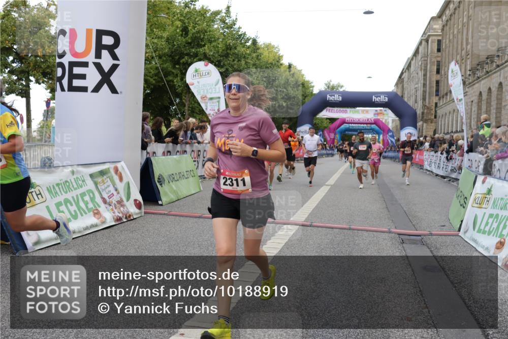 06.09.2026 - CURREX Alsterlauf Yannick Fuchs http://msf.ph/oto/10188919 06.09.2026 09:57:17 Ziel 2056, 2311, 2557, 2900, 3349, 3505, 3622, 3673, 3978, 4870, 5345, 5398, 5565, 6071, 6119, 6279, 6394, 6396, 8093, 8107, 8198 meine-sportfotos.de