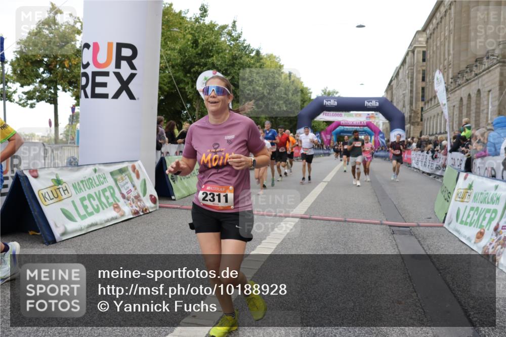 06.09.2026 - CURREX Alsterlauf Yannick Fuchs http://msf.ph/oto/10188928 06.09.2026 09:57:17 Ziel 2056, 2311, 2557, 2900, 3349, 3505, 3622, 3673, 3978, 4870, 5345, 5398, 5565, 6071, 6119, 6279, 6394, 6396, 8093, 8107, 8198 meine-sportfotos.de