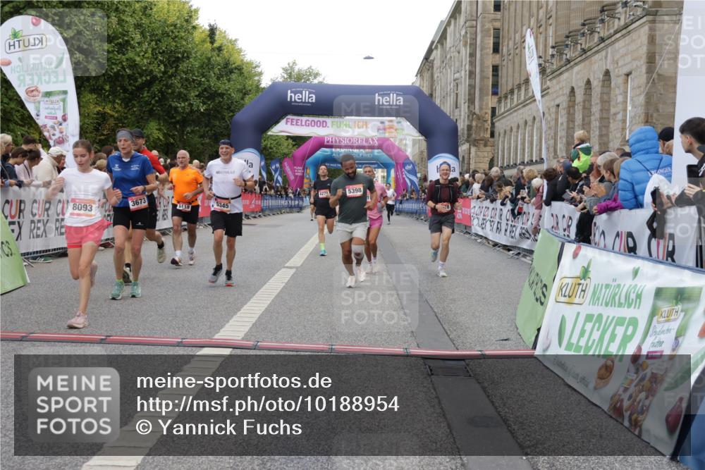 06.09.2026 - CURREX Alsterlauf Yannick Fuchs http://msf.ph/oto/10188954 06.09.2026 09:57:18 Ziel 2056, 2311, 2557, 2900, 3349, 3505, 3622, 3673, 3978, 4870, 5345, 5398, 5565, 6071, 6119, 6279, 6394, 6396, 8093, 8107, 8198 meine-sportfotos.de