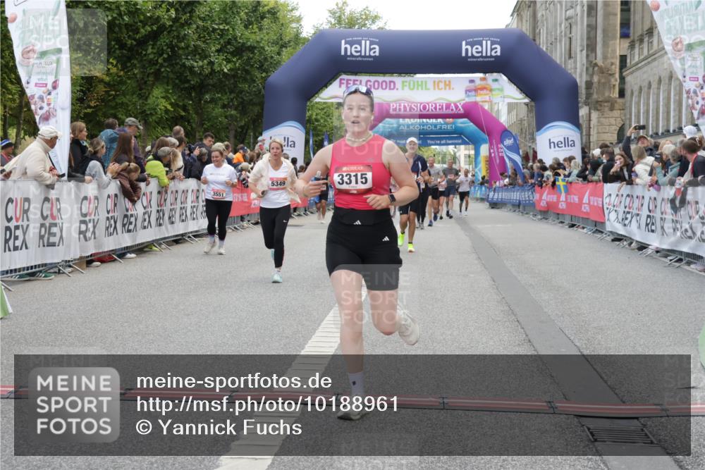 06.09.2026 - CURREX Alsterlauf Yannick Fuchs http://msf.ph/oto/10188961 06.09.2026 10:05:30 Ziel 2310, 3011, 3315, 3336, 3527, 3528, 3890, 4151, 4152, 4511, 4642, 5349 meine-sportfotos.de
