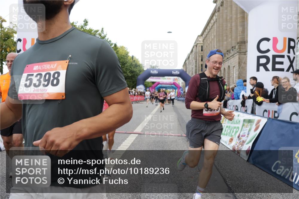 06.09.2026 - CURREX Alsterlauf Yannick Fuchs http://msf.ph/oto/10189236 06.09.2026 09:57:22 Ziel 2311, 2316, 2900, 3673, 3881, 3978, 5345, 5398, 5978, 6119, 6279, 6396, 8093, 8198, 8281 meine-sportfotos.de