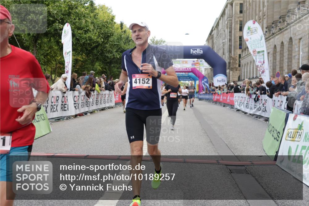 06.09.2026 - CURREX Alsterlauf Yannick Fuchs http://msf.ph/oto/10189257 06.09.2026 10:05:35 Ziel 2310, 3064, 3315, 3527, 3528, 4152, 4408, 4511, 5349, 5373, 5777, 6458 meine-sportfotos.de